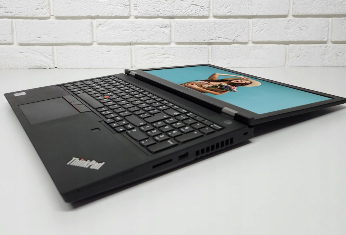 Laptop Lenovo ThinkPad P15 G1 i7 RTX3000 - realne zdjęcie produktu